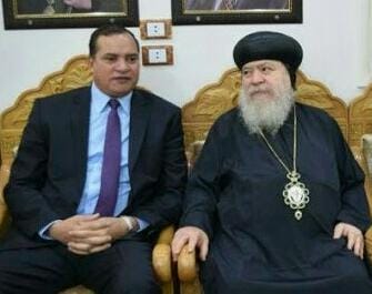  رئيس جامعة سوهاج يطمئن على عودة الناجين من الحادث الإرهابي